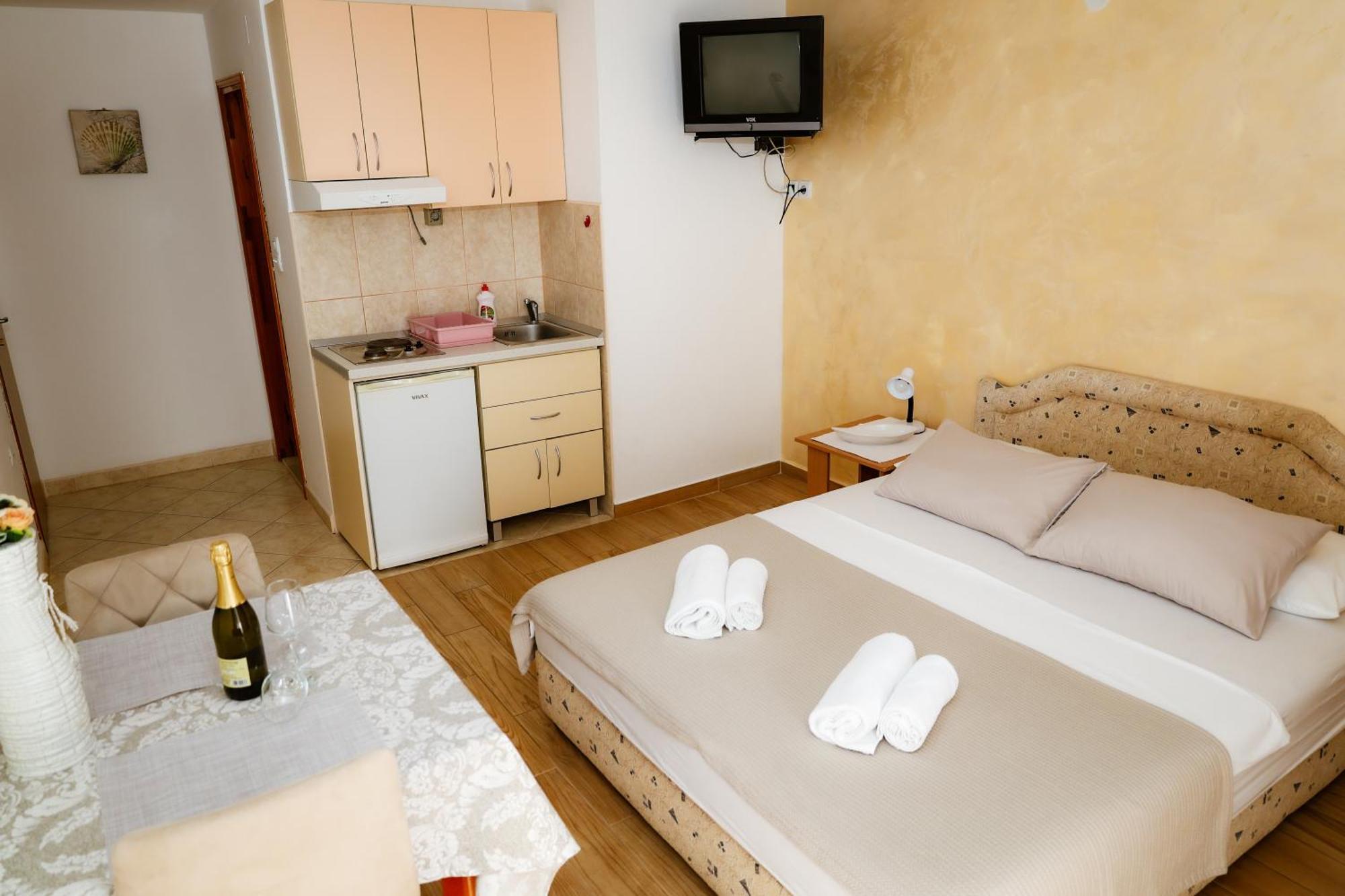 Guest House Ivana ティヴァト エクステリア 写真