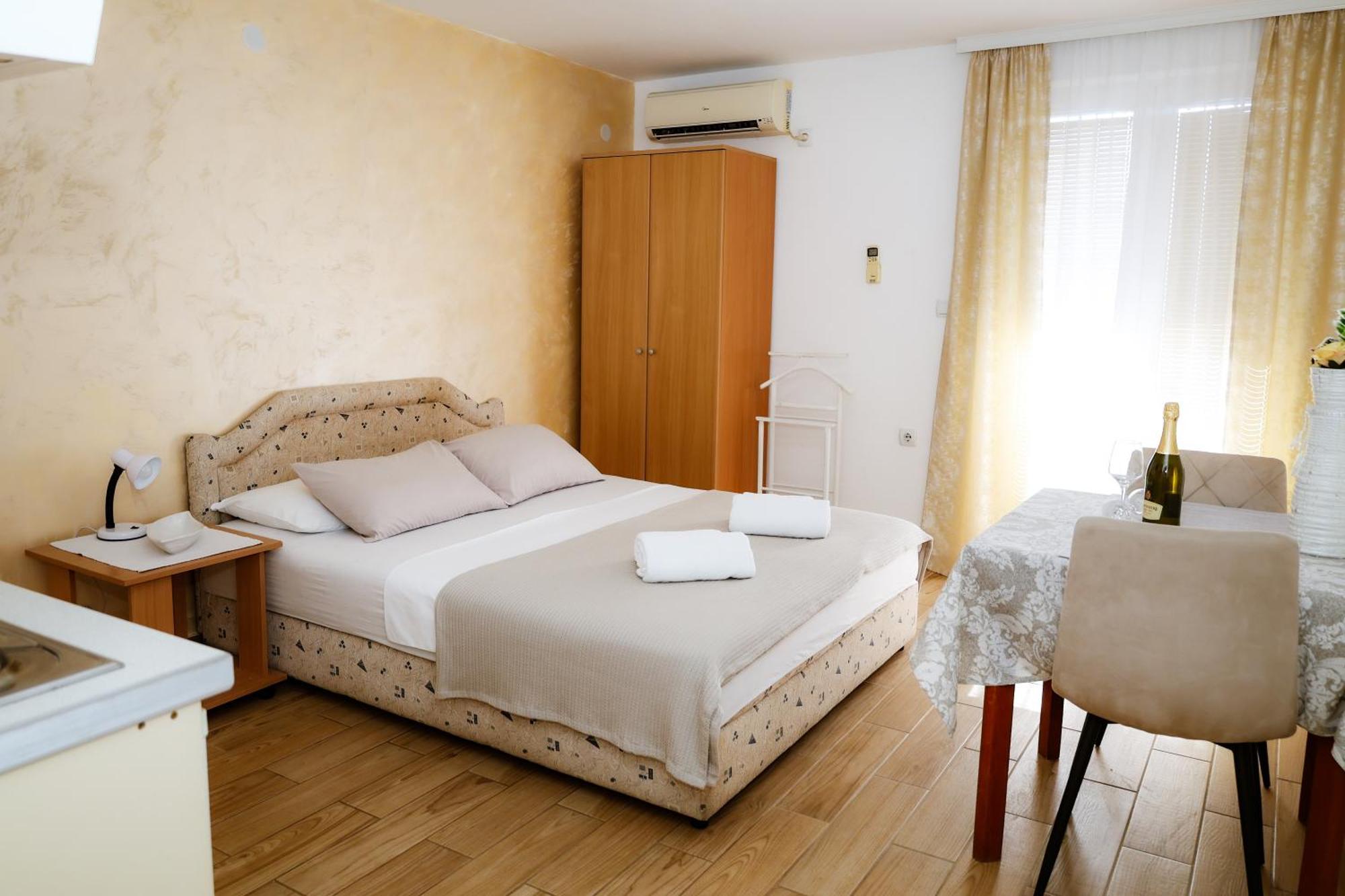 Guest House Ivana ティヴァト エクステリア 写真