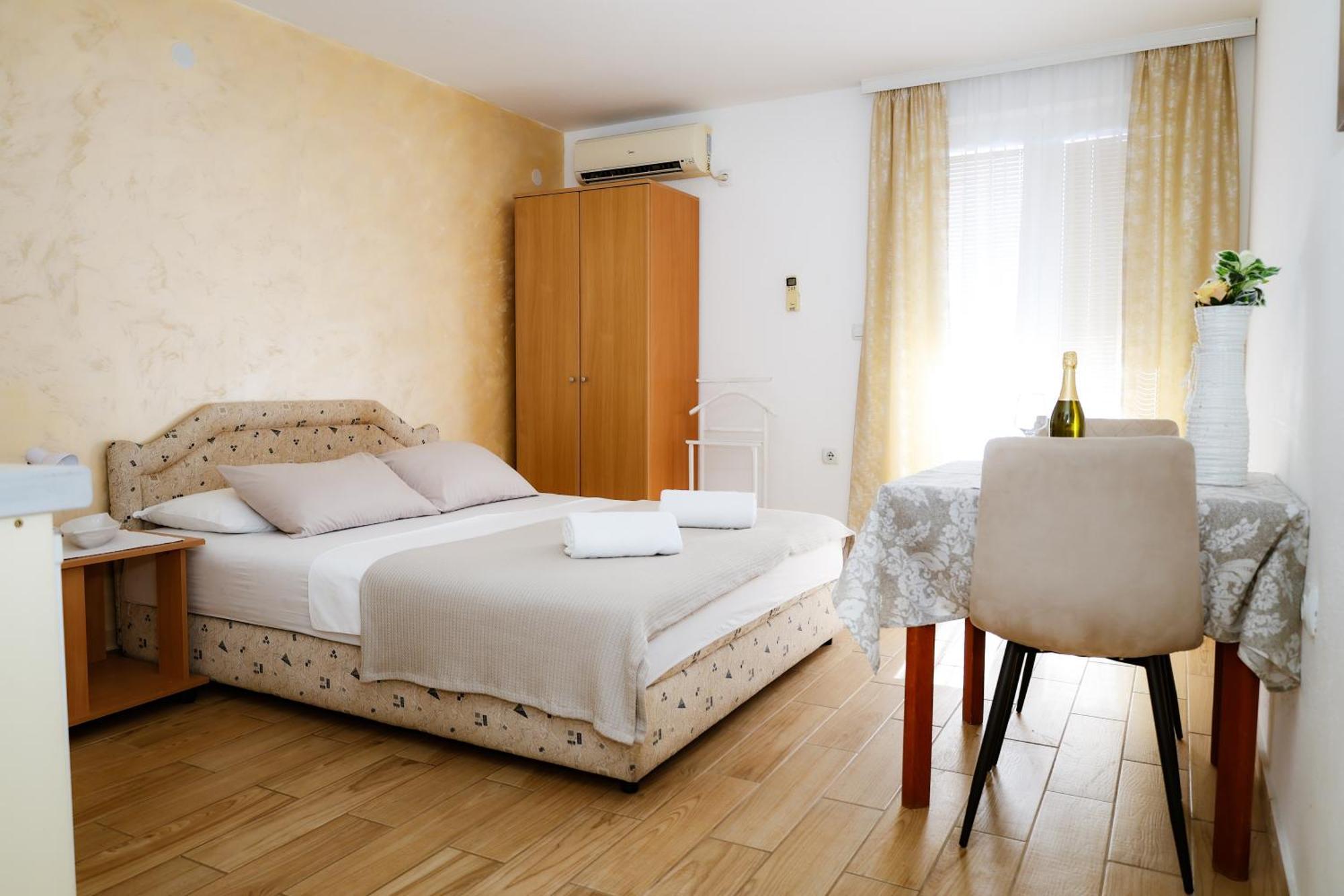 Guest House Ivana ティヴァト エクステリア 写真