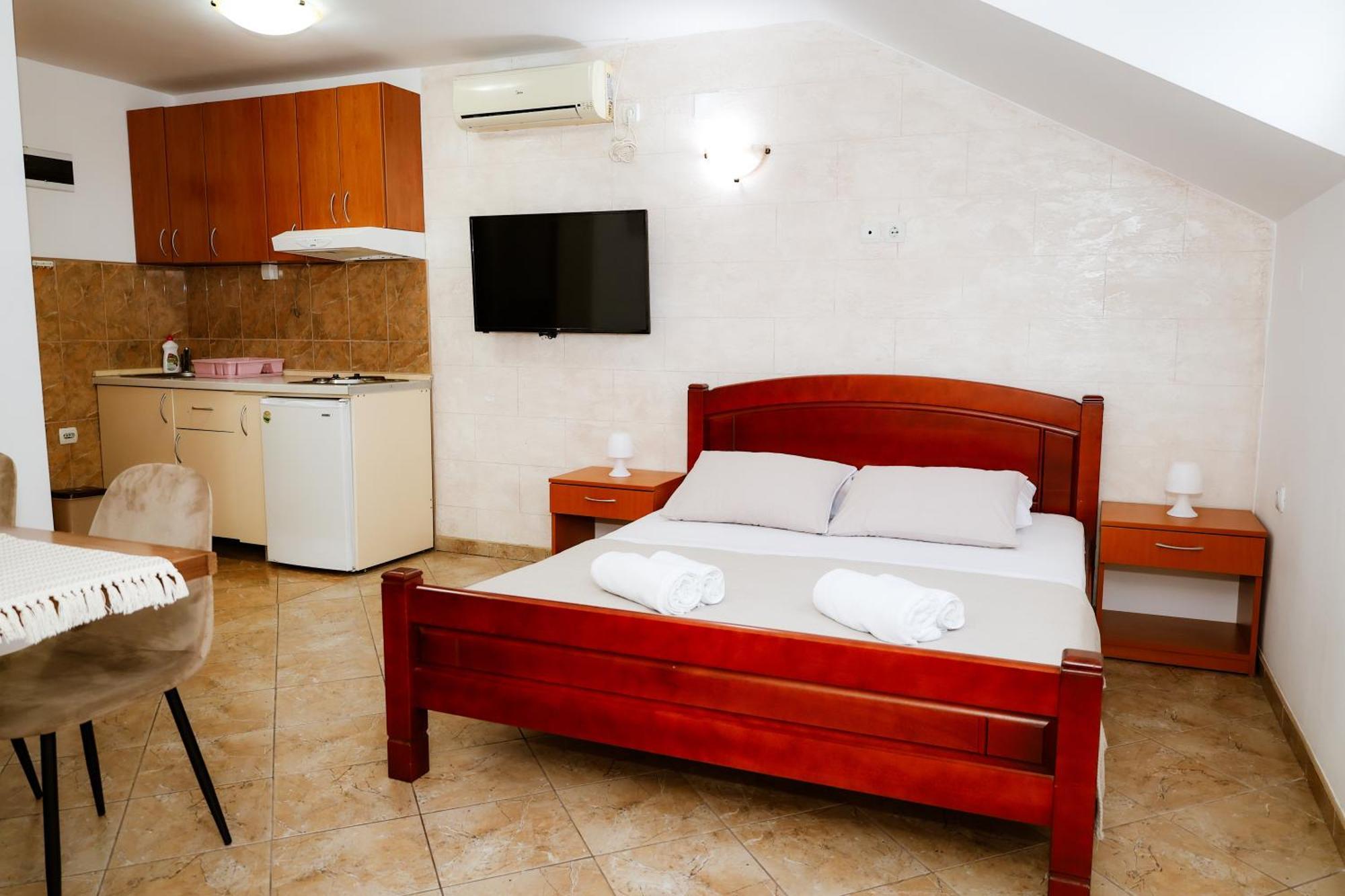 Guest House Ivana ティヴァト エクステリア 写真